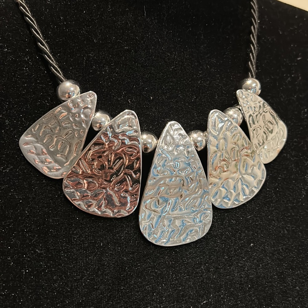 Silver statement necklace - Picture 2 of 5